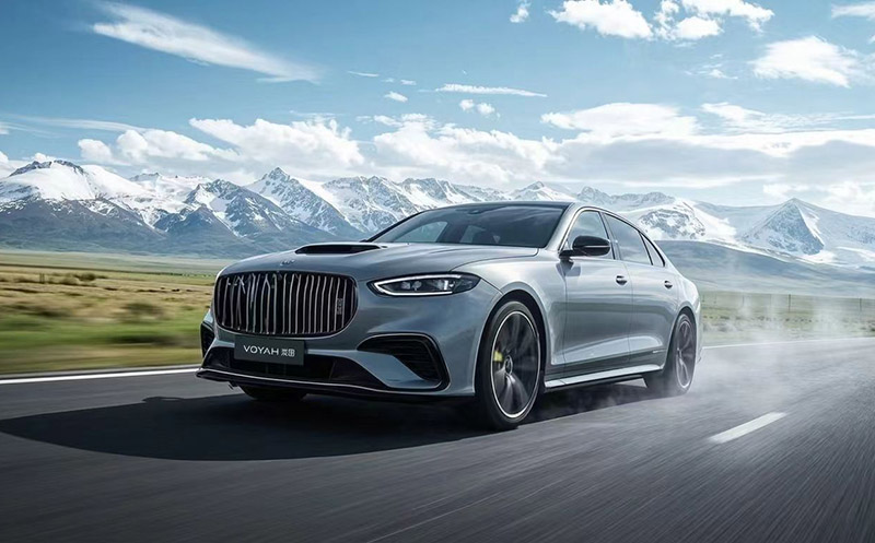 How does the AC system work in a car?